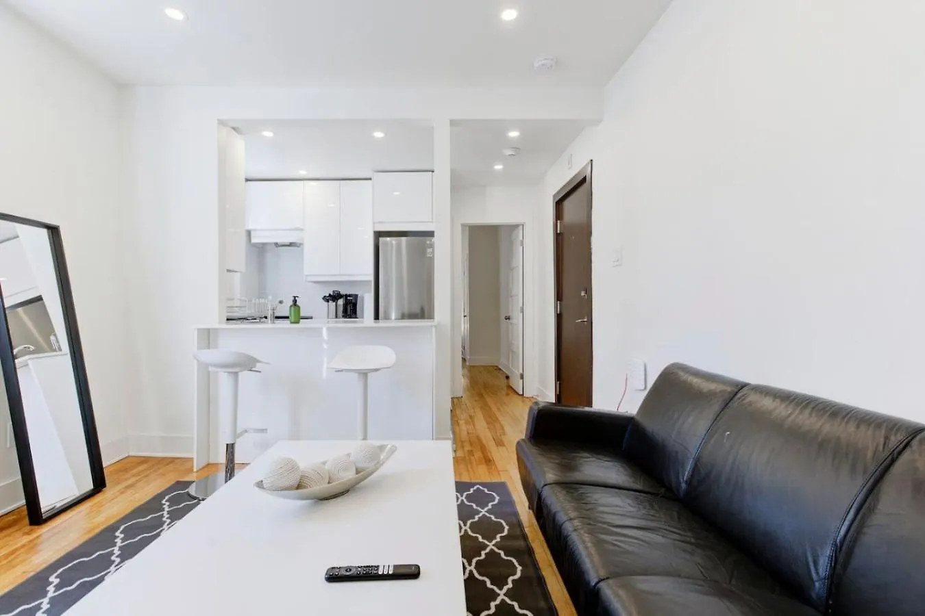 Downtown Hideaway Peaceful And Trendy Zd4 Apartment Montreal