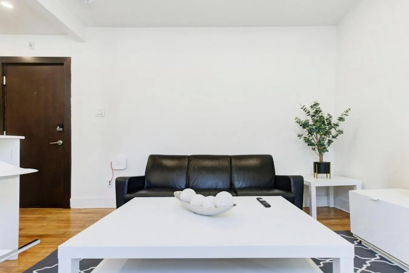 Downtown Hideaway Peaceful And Trendy Zd4 Apartment Montreal Canada
