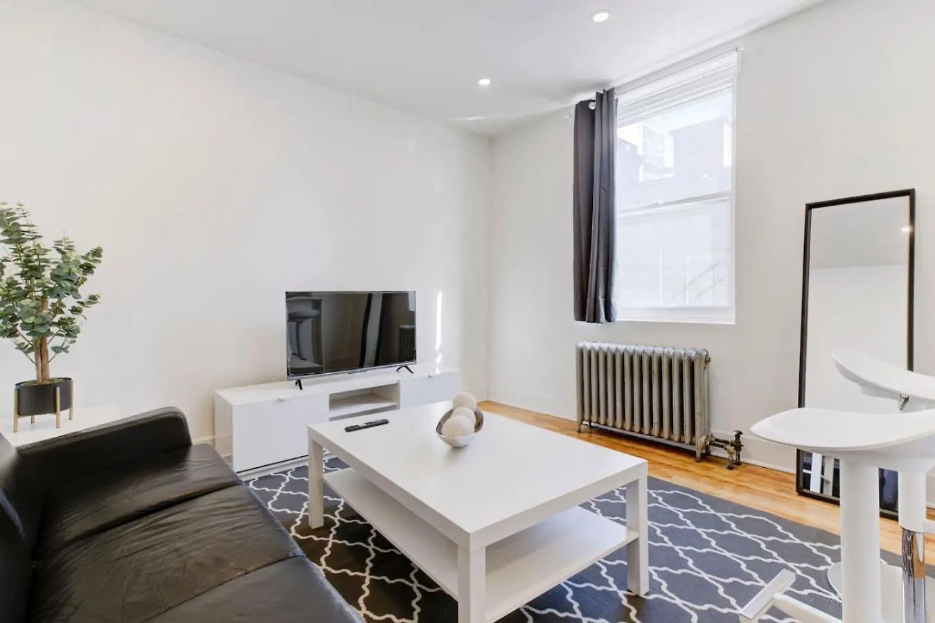 Downtown Hideaway Peaceful And Trendy Zd4 Apartment Montreal